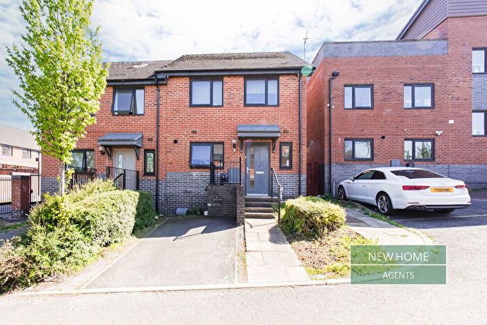 2 Bedroom Semi Detached House For Sale In Alfred Court, Oldham, OL9