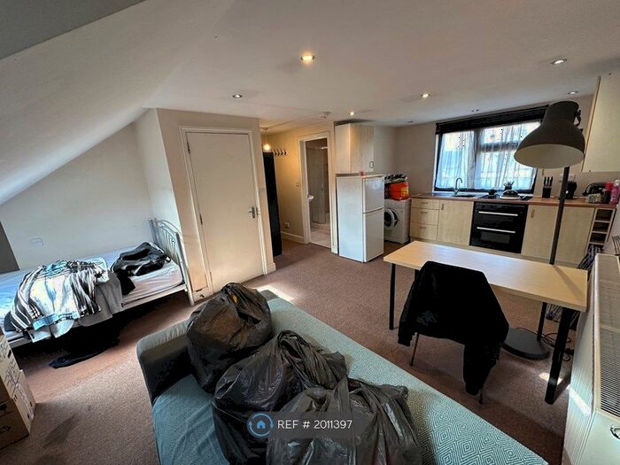 Studio To Rent In Grove Green Road, London, E11