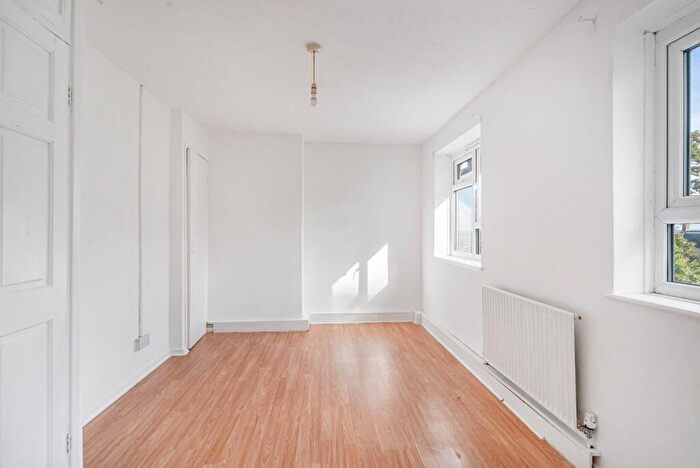 2 Bedroom Flat For Sale In Greystead Road, London, SE23