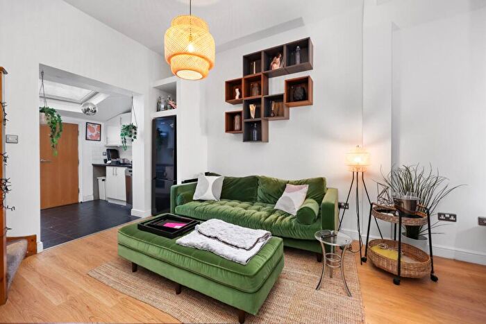 3 Bedroom Detached House To Rent In Casterton Street, Hackney Central, E8