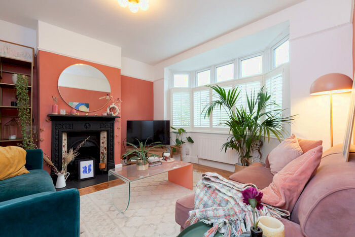 3 Bedroom Semi-Detached House To Rent In Cleveland Drive, Oxford, OX4