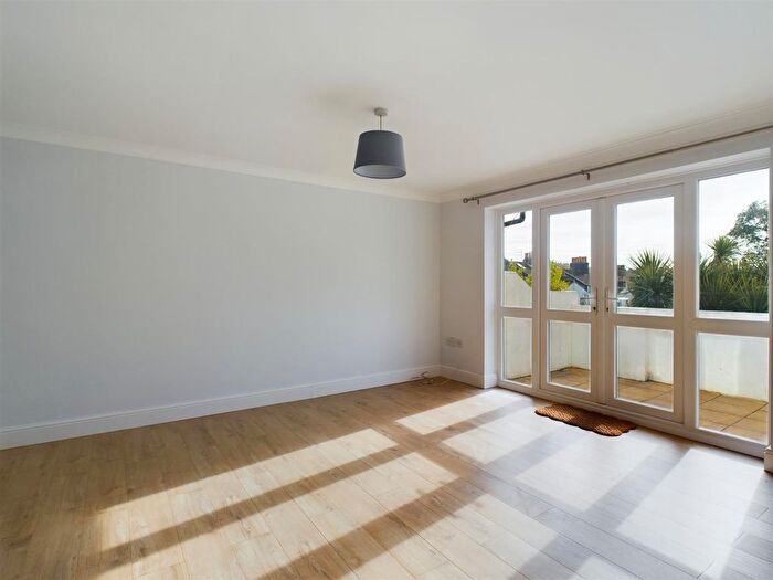 2 Bedroom Semi-Detached Bungalow To Rent In Shaftesbury Place, Brighton, BN1