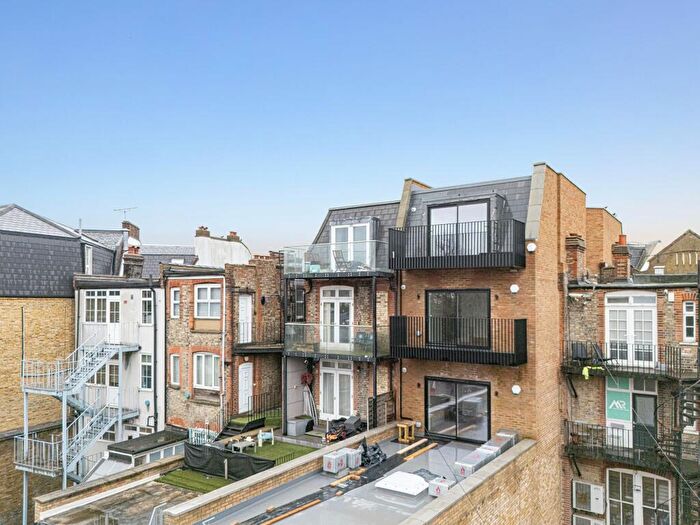 2 Bedroom Apartment To Rent In The Broadway, Woodford Green, IG8