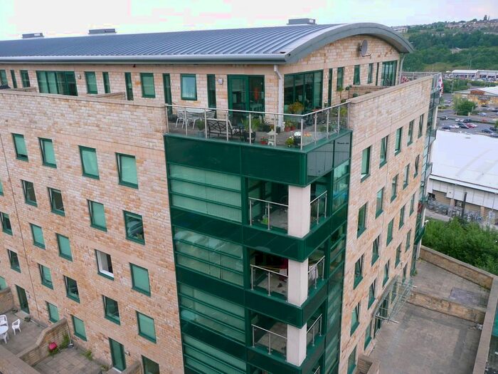 2 Bedroom Flat To Rent In Stonegate House, Stone Street, Bradford, West Yorkshire, BD1