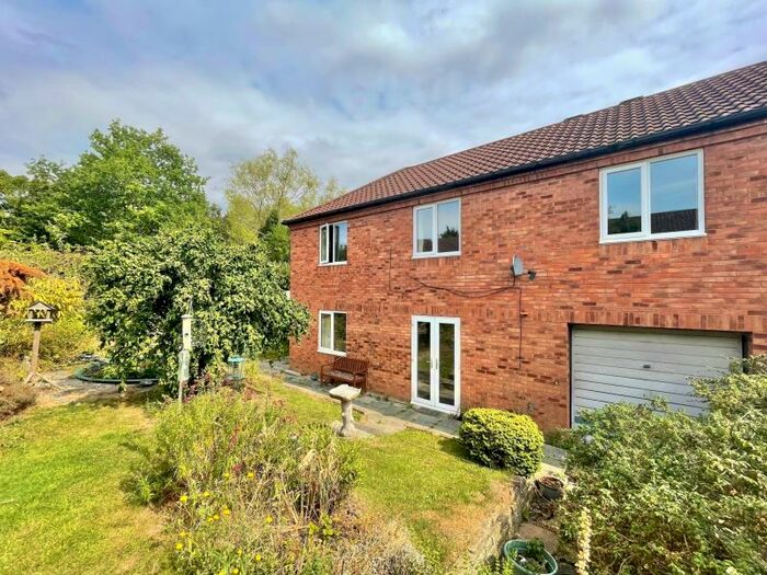 3 Bedroom End Of Terrace House To Rent In Carvers Mews, Neath Hill, MK14