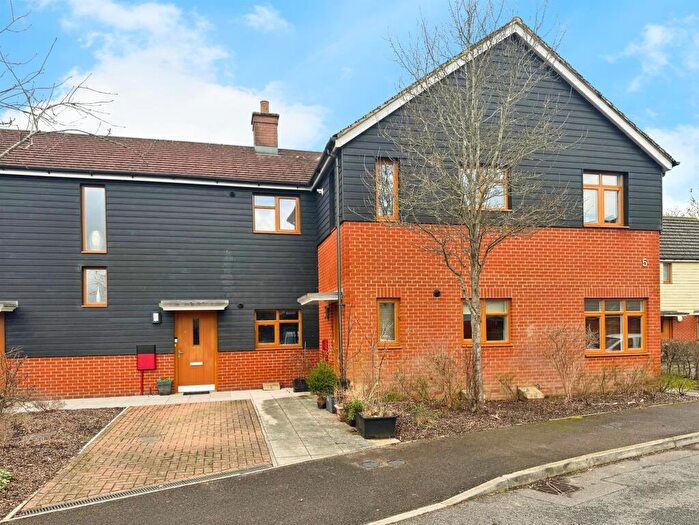 2 Bedroom Maisonette For Sale In Whitmore Way, Horley, RH6
