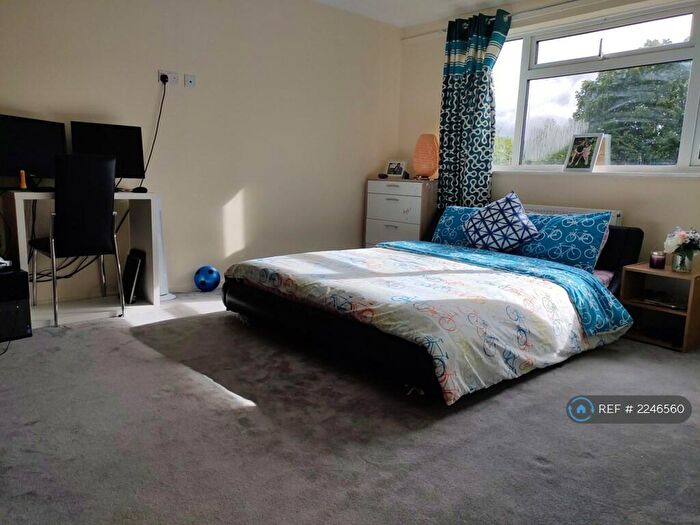 2 Bedroom Flat To Rent In Elmhurst Lodge, Sutton, SM2