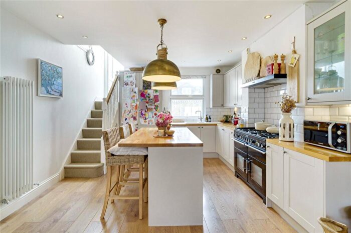 3 Bedroom Apartment For Sale In Battersea Rise, SW11