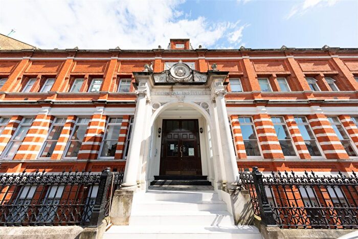 1 Bedroom Flat For Sale In Adelaide Road, Leyton, E10