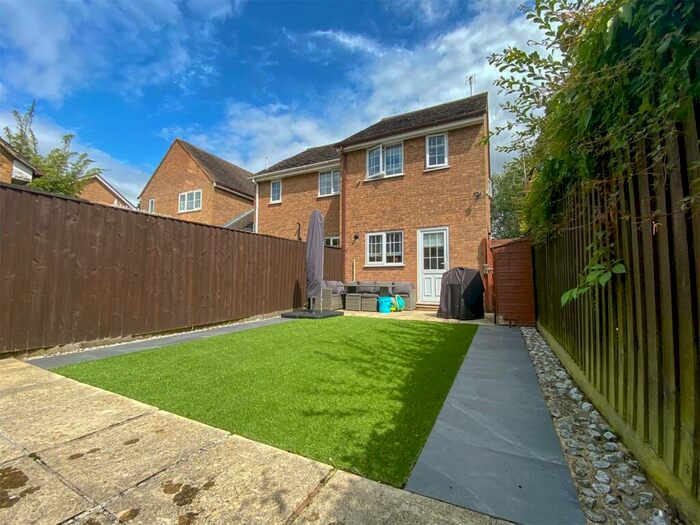 2 Bedroom End Of Terrace House For Sale In Blakes Avenue, Witney, Oxfordshire, OX28