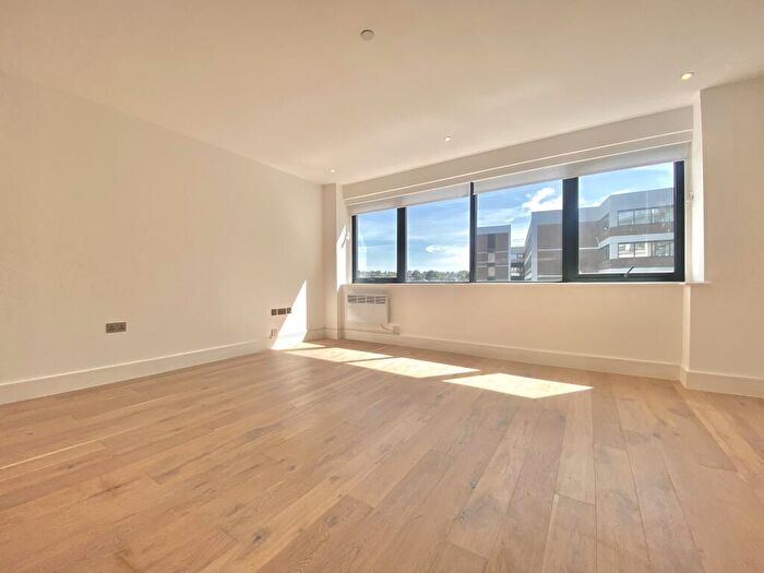 2 Bedroom Apartment To Rent In Kent House, Maidstone, ME15