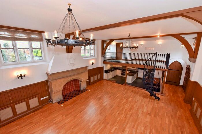 3 Bedroom Flat To Rent In Convent Court, Hatch Lane, Windsor, Berkshire SL4