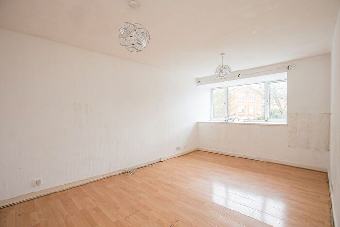 2 Bedroom Flat For Sale In London, UB8