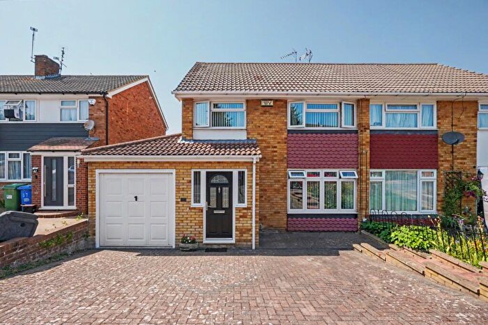 3 Bedroom Semi Detached House For Sale In Woodberry Drive, Sittingbourne, Kent, ME10