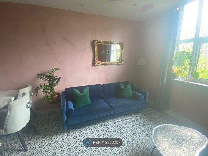 1 Bedroom Flat To Rent In Bromyard House, London, W3