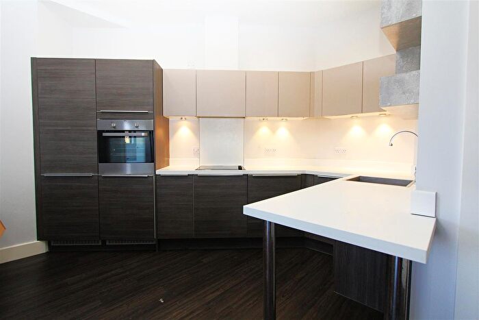 2 Bedroom Flat To Rent In Dawsons Square, Pudsey, LS28