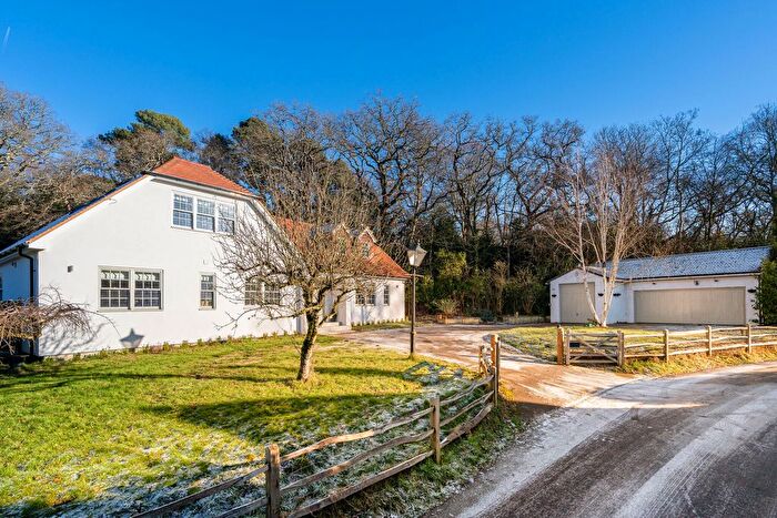 4 Bedroom Detached House For Sale In Dell Road, Finchampstead, RG40