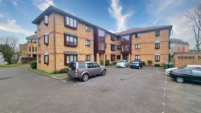 1 Bedroom Flat For Sale In Horley, Surrey, RH6