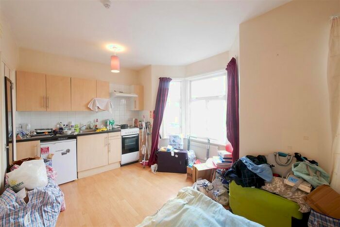Studio To Rent In Cranbrook Park, Wood Green, N22