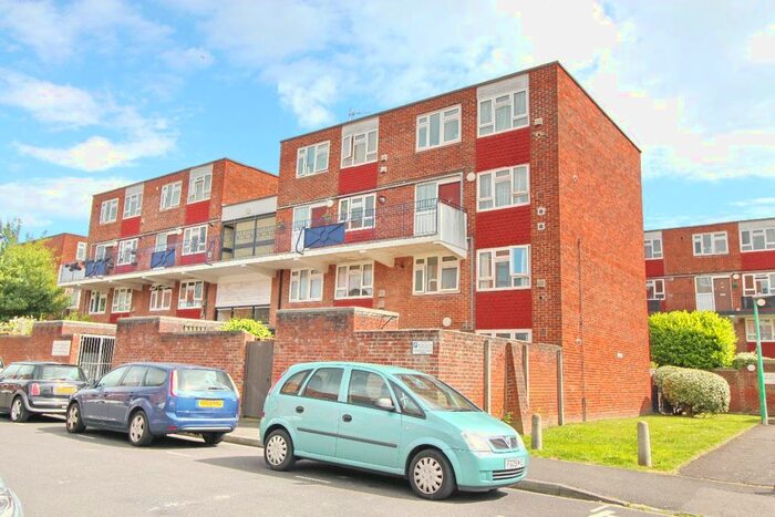 3 Bedroom Maisonette To Rent In Wellington Street, Southsea, PO5