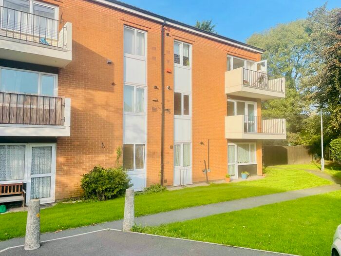 2 Bedroom Flat To Rent In Talbot Court, Radcliffe On Trent, NG12