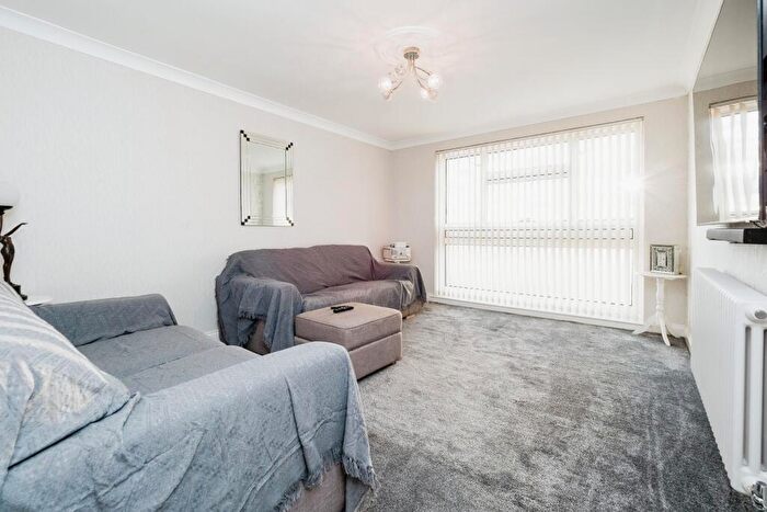 1 Bedroom Flat For Sale In Ongar Way, Rainham, RM13