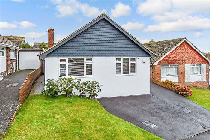 4 Bedroom Chalet For Sale In Pitt Gardens, Woodingdean, Brighton, East Sussex, BN2