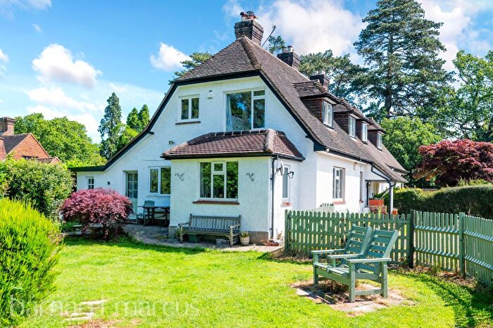 3 Bedroom Semi Detached House For Sale In Middle Street, Betchworth, RH3