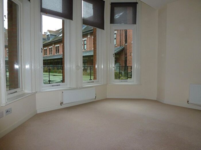 1 Bedroom Flat To Rent In Lockhart Road, Watford, WD17