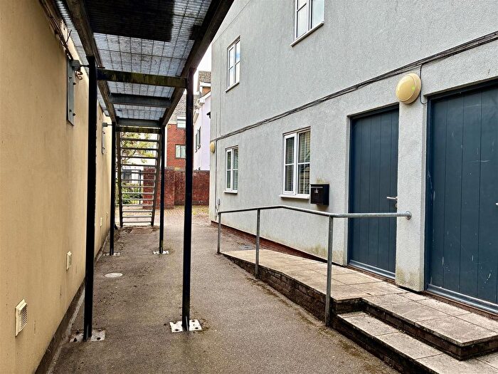 2 Bedroom Flat To Rent In High Street, Honiton, EX14