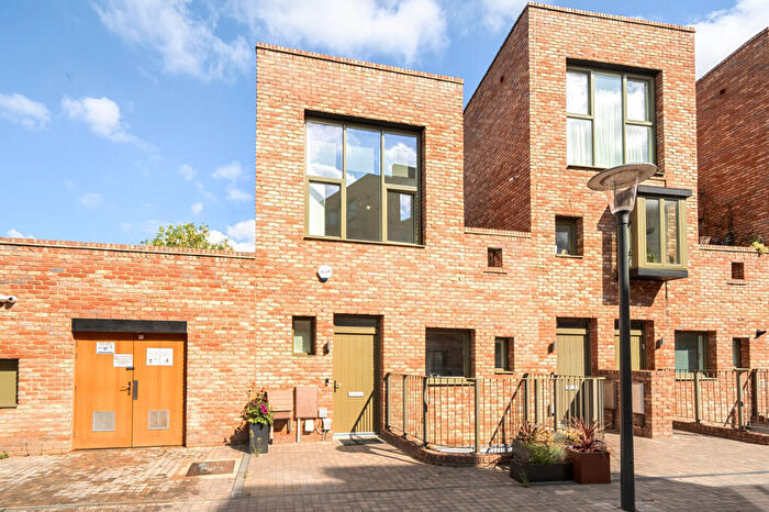 2 Bedroom Terraced House For Sale In Edgewood Mews, London, N3