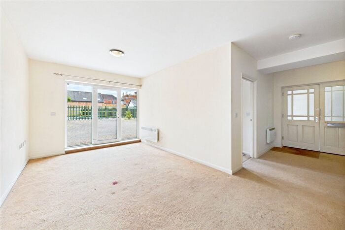 1 Bedroom Flat To Rent In Camp Road, Farnborough, Hampshire, GU14