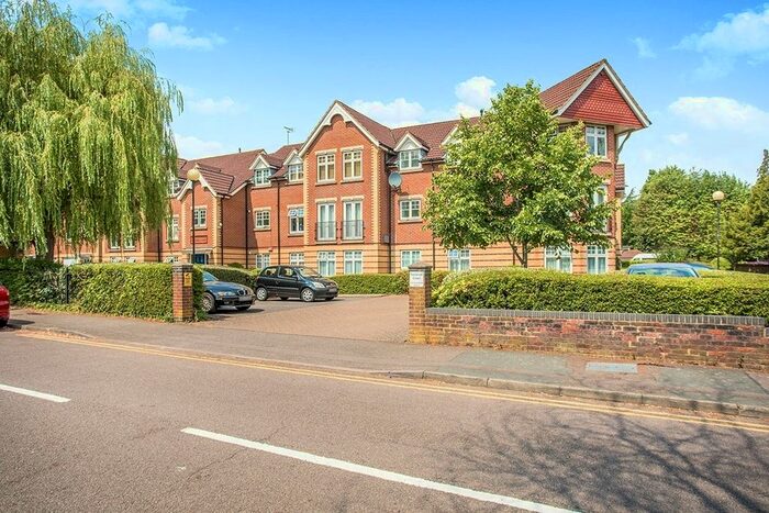 2 Bedroom Flat To Rent In Grandfield Avenue, Watford, WD17