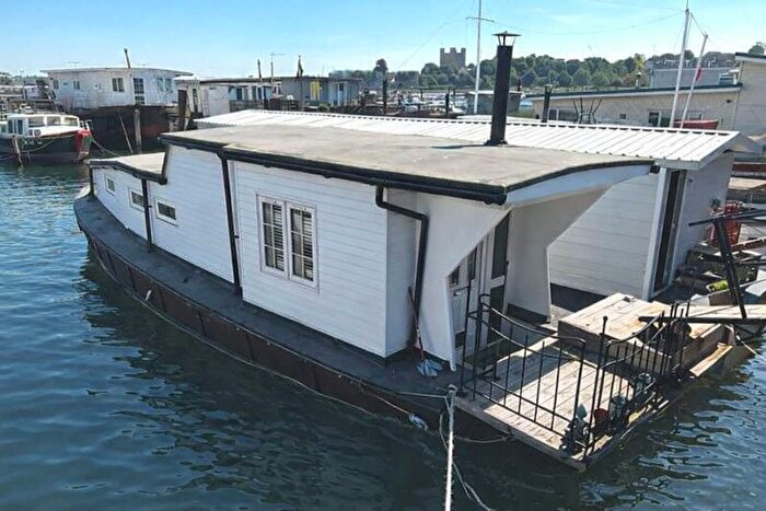 1 Bedroom Houseboat For Sale In Knight Road, Rochester, ME2