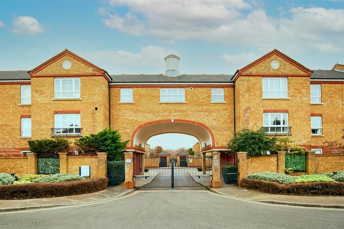 2 Bedroom Flat To Rent In Malthouse Drive, Chiswick W4