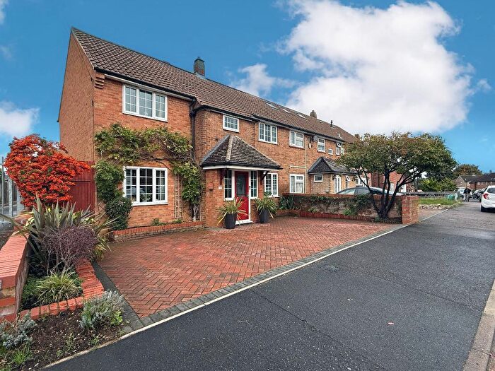 5 Bedroom End Of Terrace House For Sale In Parys Road, Luton, Bedfordshire, LU3