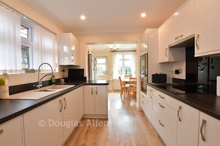 3 Bedroom Semi Detached House For Sale In Lancaster Drive, Hornchurch, Essex, RM12