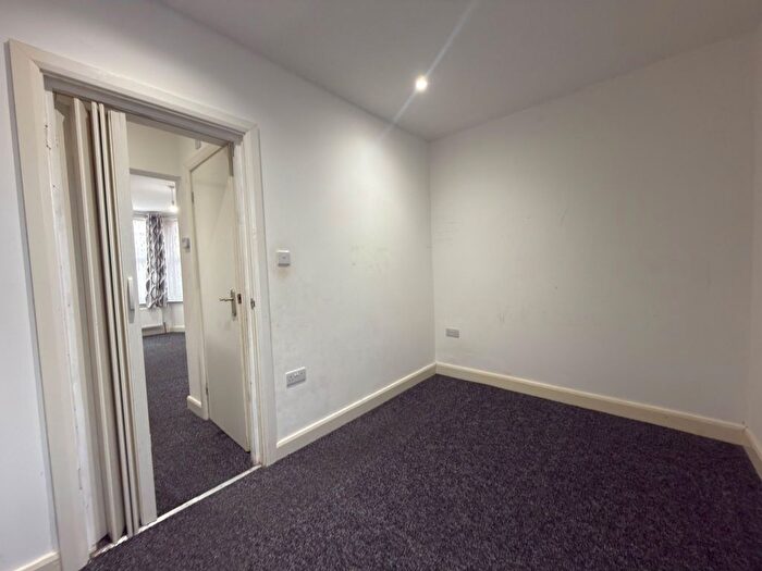 1 Bedroom Flat To Rent In Sevenking, IG3