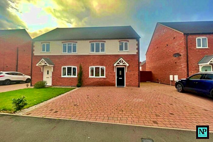 3 Bedroom Semi-Detached House To Rent In Ragley Close, Tamworth, B79