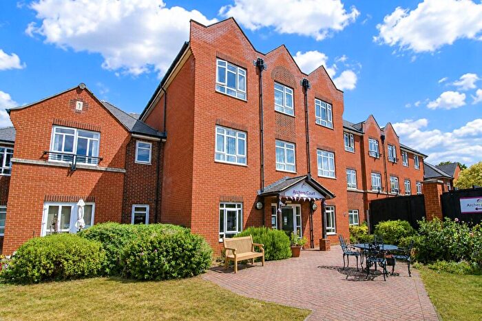 2 Bedroom Retirement Property For Sale In Elmside Walk, Hitchin, SG5