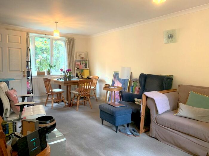 1 Bedroom Flat To Rent In Caledonian Road, London, N7
