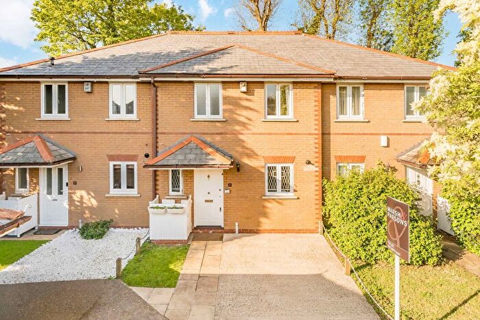 3 Bedroom Terraced House To Rent In Woodlawn Close, Putney, SW15