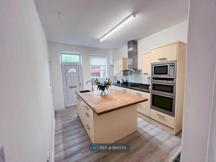 3 Bedroom Terraced House To Rent In Lordsfield Place, Bradford, BD4