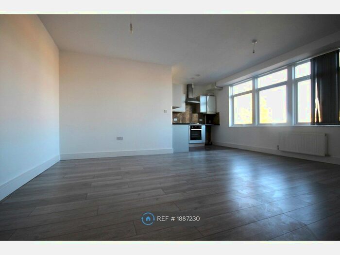1 Bedroom Flat To Rent In Clare Road, Staines-Upon-Thames, TW19