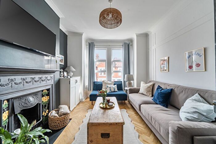 2 Bedroom Maisonette For Sale In Boundary Road, Colliers Wood, London, SW19