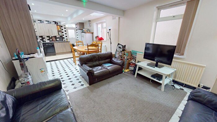 5 Bedroom House To Rent In Heeley Road, Selly Oak, B29