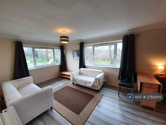 2 Bedroom Flat To Rent In Malcolm Close, Nottingham, NG3