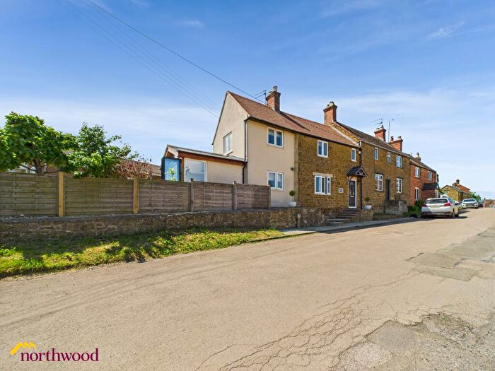 3 Bedroom Cottage For Sale In Chapel Lane, Little Bourton, OX17