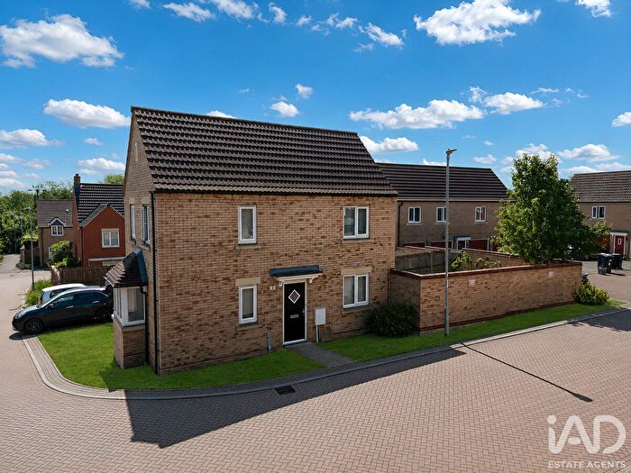 3 Bedroom Semi-Detached House For Sale In Orford Close, Ely, Cambridgeshire, CB7