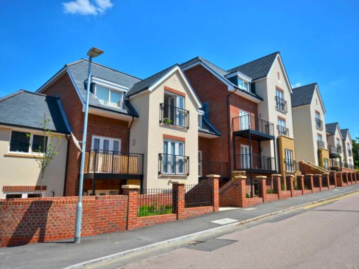 1 Bedroom Flat To Rent In Vale Road, Bushey, WD23